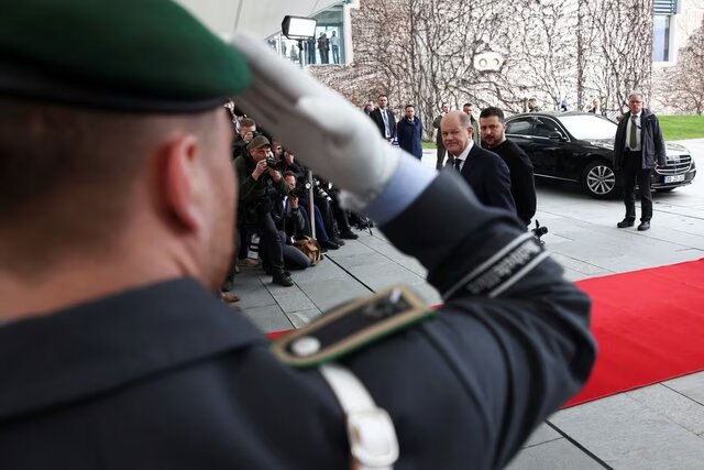 زلنسکی برای دریافت کمکهای بیشتر نظامی به آلمان وارد شد