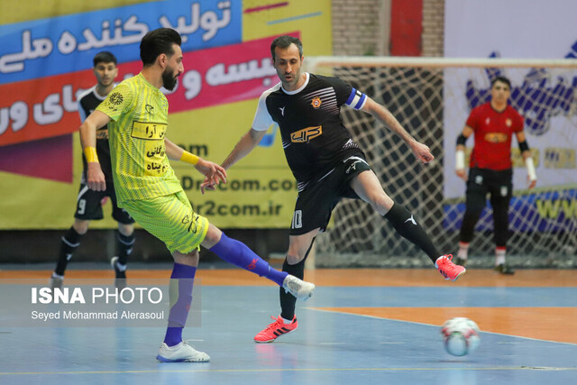 عکس: آرشیو برتری فوتسالیستهای کراپ الوند در بازی خانگی