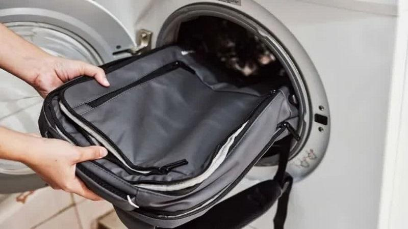 روش ساده و آسان برای تمیز کردن کولهپشتی در خانه