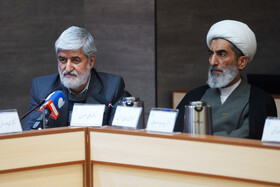 حجت‌الاسلام هادی صادقی و علی مطهری در خانه گفت و گوی آزاد انتخابات