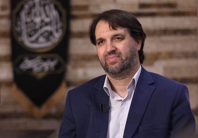 انتقاد استاد دانشگاه از لیدری سیاسی یک سخنران انتقاد استاد دانشگاه از لیدری سیاسی یک سخنران