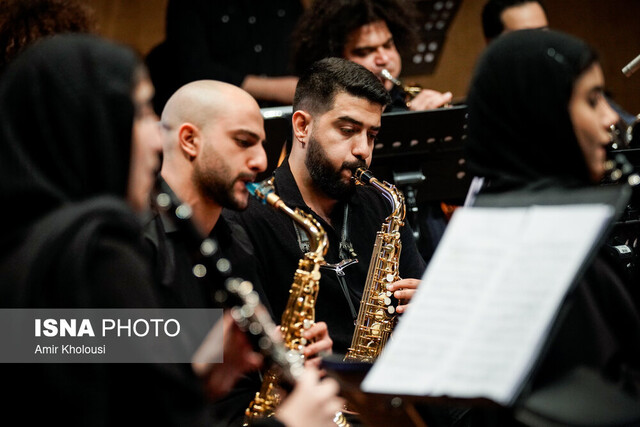 عکس تزئینی است برگزاری یک سفر هنری در برج آزادی