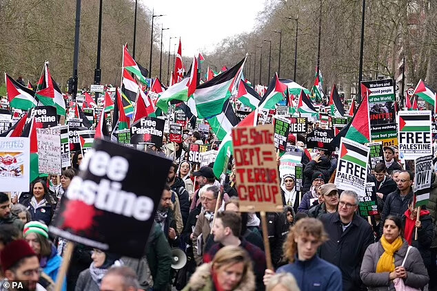 تظاهرات بزرگ حمایت از فلسطین در لندن و بازداشت ۱۲ نفر