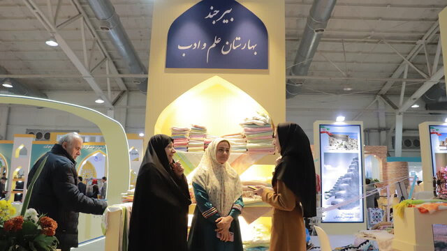 از پارچه بافی در یک روستا تا آوازهای به بلندای چمدان گردشگران خارجی