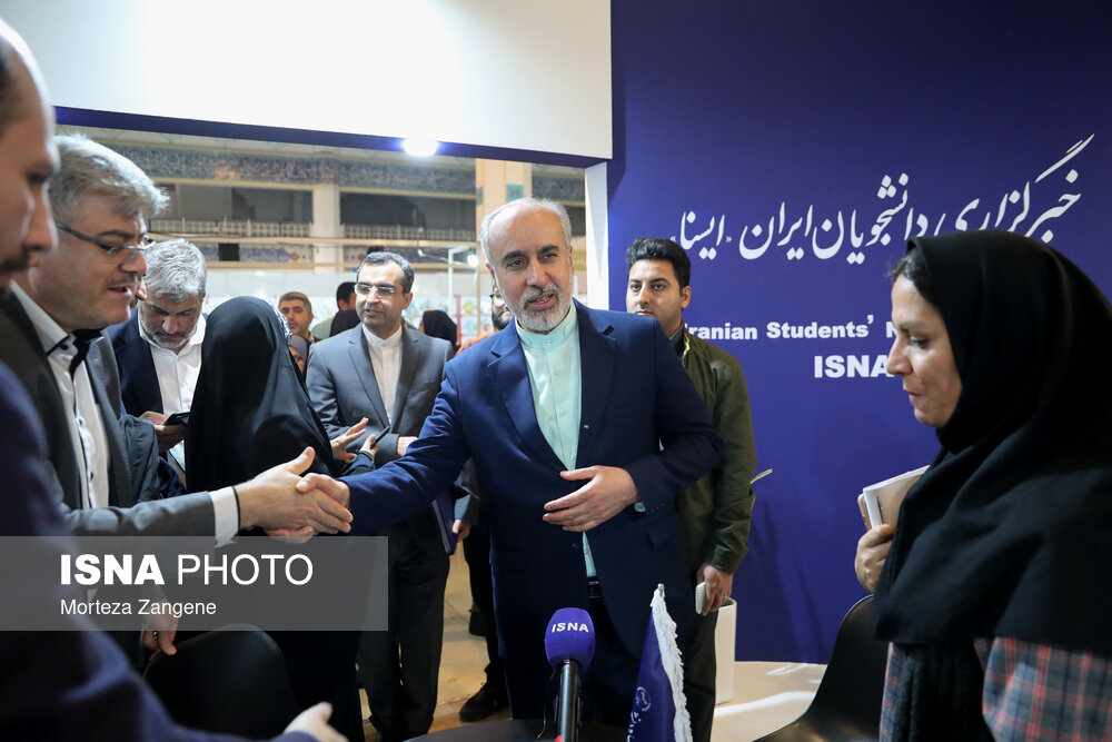 بازدید سخنگوی وزارت خارجه از غرفه ایسنا