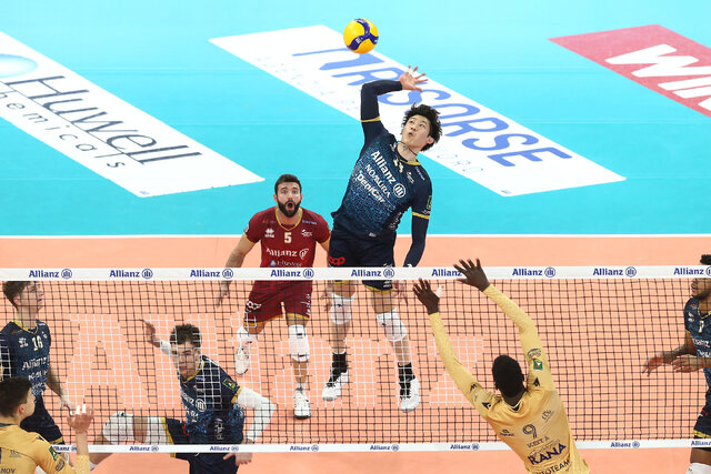 درخشش ستاره ژاپنی برابر تیم اسماعیلنژاد در لیگ والیبال ایتالیا درخشش ستاره ژاپنی برابر تیم اسماعیلنژاد در لیگ والیبال ایتالیا