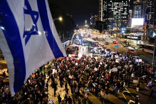 تجمع خانوادههای اسرای صهیونیست در تلآویو پیام جدید القسام درباره اسرای صهیونیست