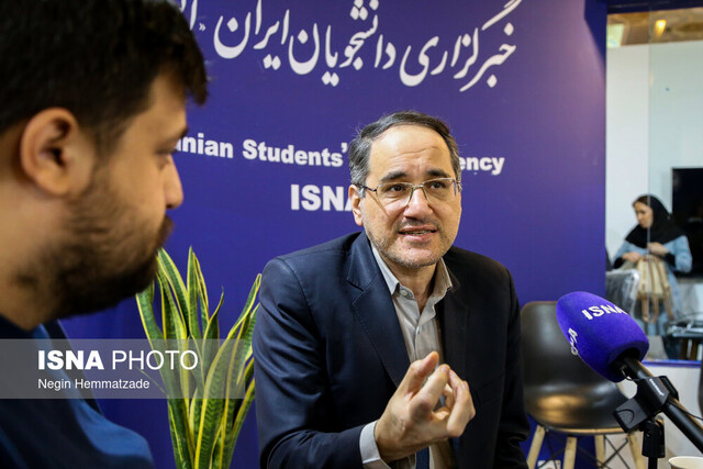 بازدید رئیس مرکز پژوهشهای مجلس از غرفه ایسنا بازدید رئیس مرکز پژوهشهای مجلس از غرفه ایسنا