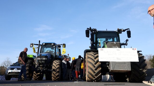 تظاهرات کشاورزان در مارسی و پراگ