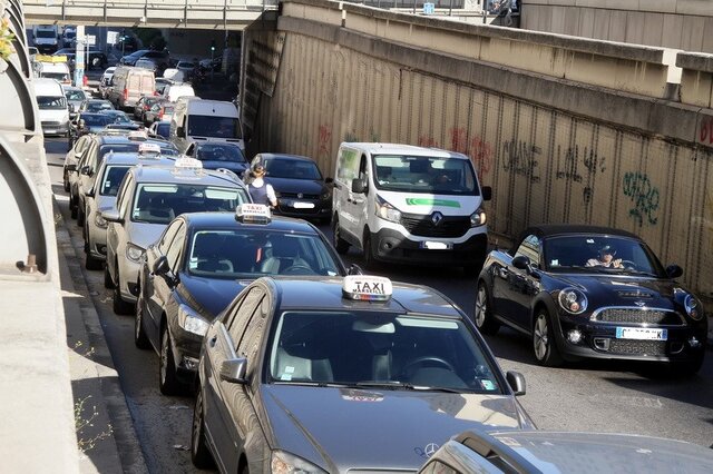 تظاهرات کشاورزان در مارسی و پراگ