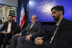 حضور حسن مسلمی نائینی، رئیس جهاد دانشگاهی در غرفه ایسنا - سومین روز نمایشگاه رسانه‌های ایران