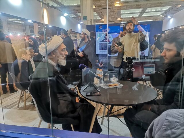 مانورهای انتخاباتی، میزبانی از مهمانان و نشستهای سخنگویی