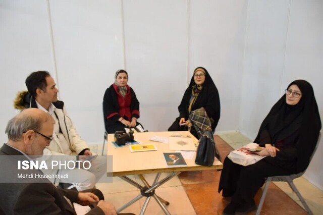 تجلیل از پیشکسوت گیلانی در نمایشگاه رسانههای ایران