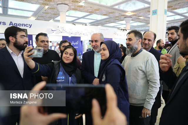 حاشیههای روز سوم نمایشگاه رسانهها از نگاه ایسنا/ ازدحامی از جنس سیاست در فضایی بارانی