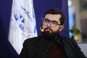 محسن نراقی دبیر شورای تبیین مواضع بسیج دانشجویی در غرفه ایسنا