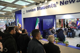 محسن نراقی دبیر شورای تبیین مواضع بسیج دانشجویی و کوروش دستپاک معاون دبیرکل حزب کارگزاران در غرفه ایسنا