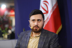 کوروش دستپاک معاون دبیرکل حزب کارگزاران در غرفه ایسنا