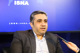 مهدی گیوهکی مدیر مسئول روزنامه جام جم در غرفه ایسنا