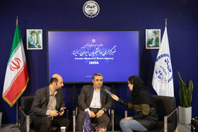 مهدی گیوهکی مدیر مسئول روزنامه جام جم در غرفه ایسنا