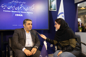 مهدی گیوهکی مدیر مسئول روزنامه جام جم در غرفه ایسنا