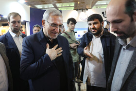 بازدید بهرام عین اللهی وزیر بهداشت و درمان ازغرفه ایسنا - چهارمین روز نمایشگاه رسانه‌های ایران