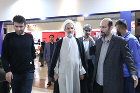 حجت الاسلام حسن درویشیان رییس دفتر بازرسی ویژه رییس جمهور در غرفه ایسنا - چهارمین روز نمایشگاه رسانه‌های ایران