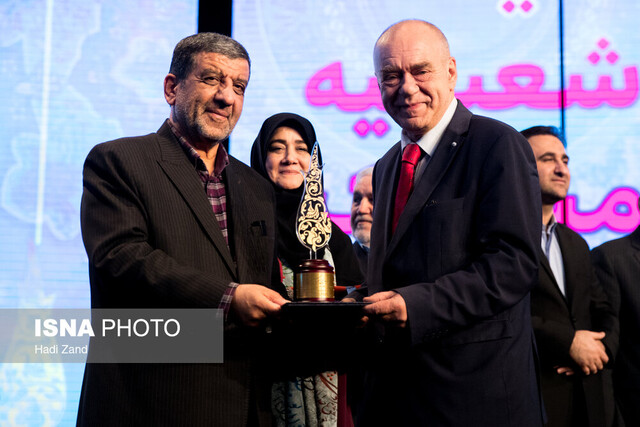 اختتامیه جشنواره صنایع دستی فجر برگزار شد/ سروهای سیمین در دست هنرمندان ایرانی و خارجی