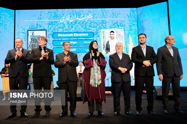 اختتامیه جشنواره صنایع دستی فجر برگزار شد/ سروهای سیمین در دست هنرمندان ایرانی و خارجی