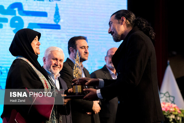 اختتامیه جشنواره صنایع دستی فجر برگزار شد/ سروهای سیمین در دست هنرمندان ایرانی و خارجی