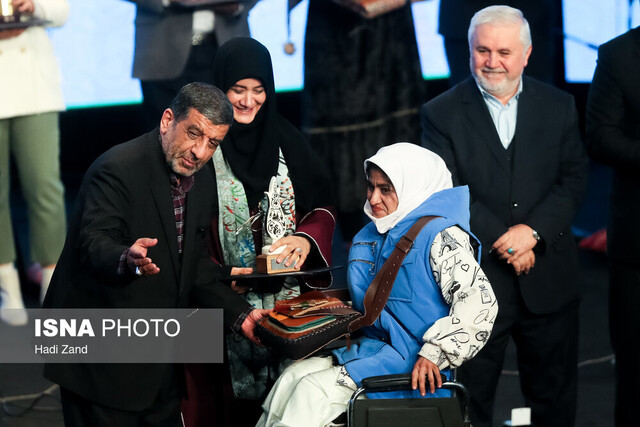 اختتامیه جشنواره صنایع دستی فجر برگزار شد/ سروهای سیمین در دست هنرمندان ایرانی و خارجی