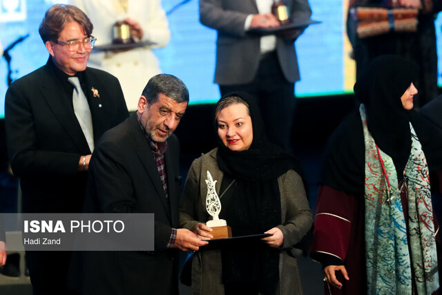 اختتامیه جشنواره صنایع دستی فجر برگزار شد/ سروهای سیمین در دست هنرمندان ایرانی و خارجی