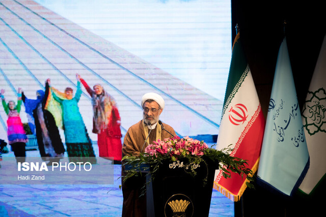 اختتامیه جشنواره صنایع دستی فجر برگزار شد/ سروهای سیمین در دست هنرمندان ایرانی و خارجی