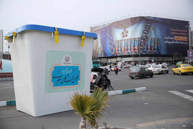 نصب ۱۰۰۰ سازه تبلیغاتی انتخابات در پایتخت/ کمپین «انتخاب درست» بر روی عرشه‌های پل‌ها