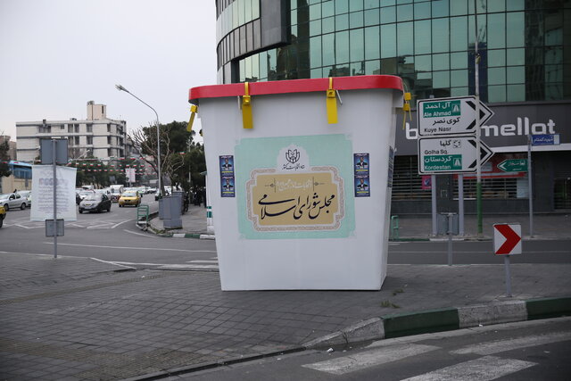 نصب ۱۰۰۰ سازه تبلیغاتی انتخابات در پایتخت/ کمپین «انتخاب درست» بر روی عرشه‌های پل‌ها