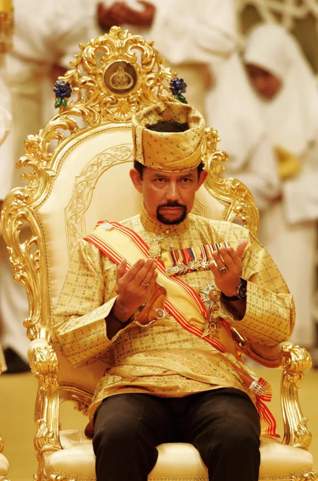 بازیکن گمنامی که ۱۲ برابر مسی و رونالدو ثروت دارد!