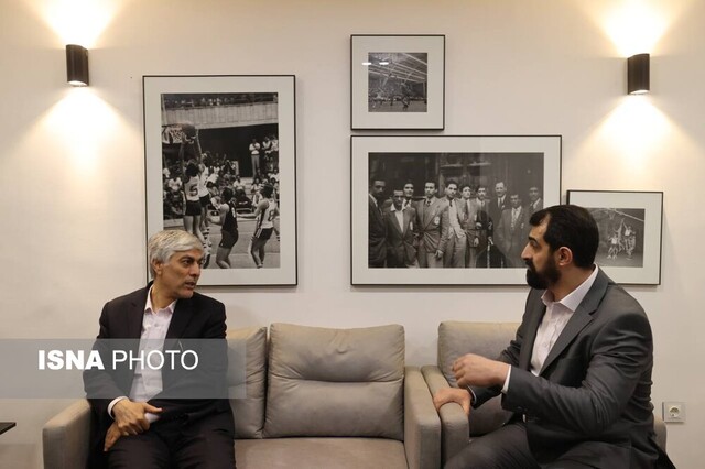 وزیر ورزش تماشاگر بازی ایران - قطر