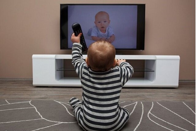 تماشای تلویزیون برای چه  سنی ممنوع است؟