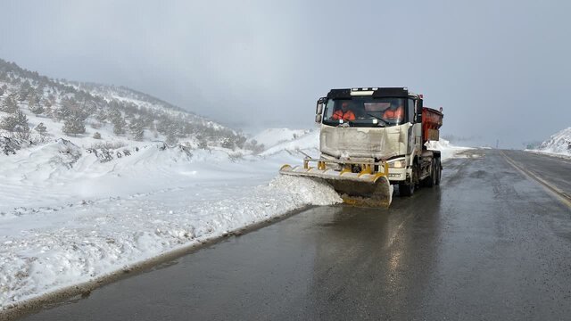 ۱۱ دستگاه برفروب در بروجرد برای ارائه خدمات آماده هستند ۱۱ دستگاه برفروب در بروجرد برای ارائه خدمات آماده هستند