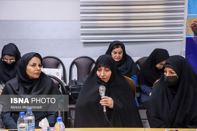 مردم ایران هیچ وقت صحنه را خالی نمیکنند