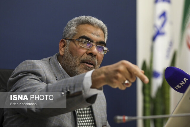 تثبیت نرخ ارز، عامل کاهش تورم است/ بازار نمیتواند در شرایط فعلی مرجع قیمت ارز باشد