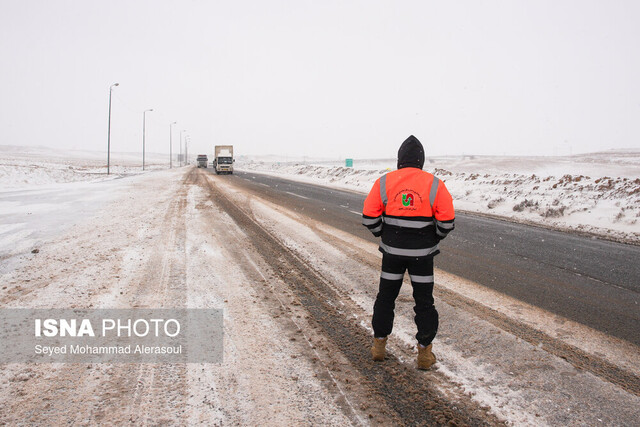 ۱۲ هزار کیلومتر باند برفروبی در محورهای کرمانشاه/ همه جادهها باز است ۱۲ هزار کیلومتر باند برفروبی در محورهای کرمانشاه/ همه جادهها باز است