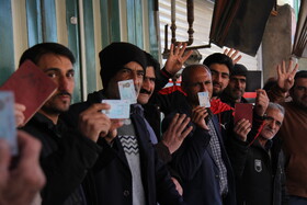 حضور مردم خرم آباد در محل صندوق اخذ رای
