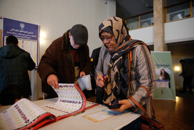حضور هنرمندان پای صندوق های اخذ رای در تالار وحدت