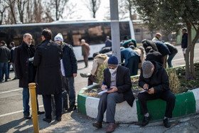 حضور نمازگزاران پای صندوق رای - مصلای امام خمینی