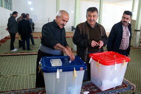 حضور مردم پای صندوق های اخذ رای در کردستان