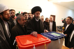 حضور مردم پای صندوق های اخذ رای در اردبیل