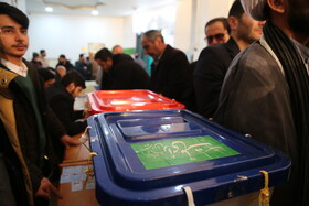 حضور مردم پای صندوق های اخذ رای در اردبیل