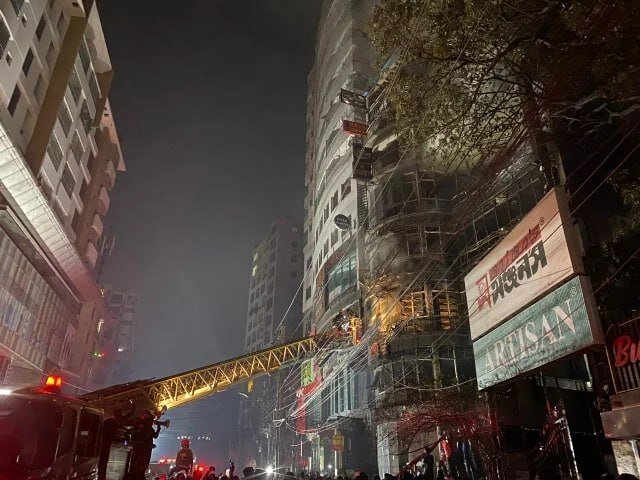 مرگ ۴۳ تن در آتش سوزی برجی در بنگلادش 