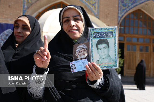 روز سرنوشت و خط بطلان به تصورات دشمنان روز سرنوشت و خط بطلان به تصورات دشمنان