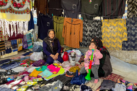 فروش لباس محلی در ساحل بندر ترکمن